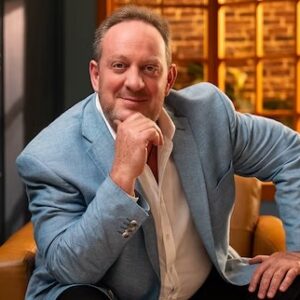 ATRAE Y CONVENCE INVERSIONISTAS CON MARCUS DANTUS