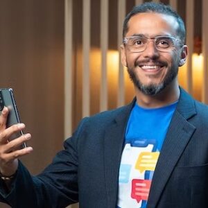 SERVICIO AL CLIENTE POR APLICACIONES Y REDES SOCIALES